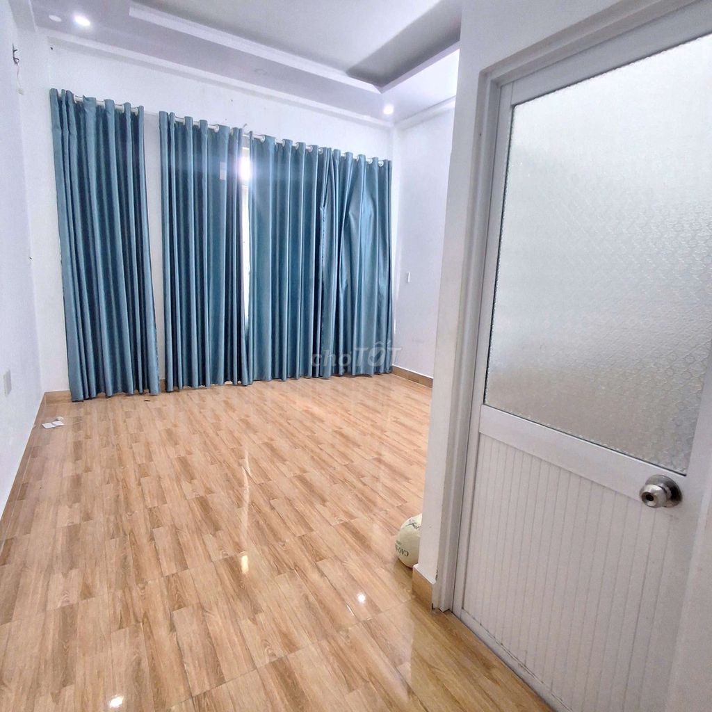 Rent four bedrooms, four toilets, 11 trieu.