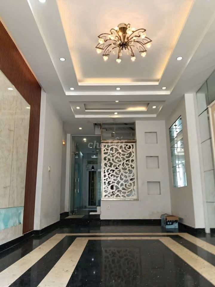Rent one-by-two Qq Street, 6 x 21 meters, 3 shots, 29 million a month.