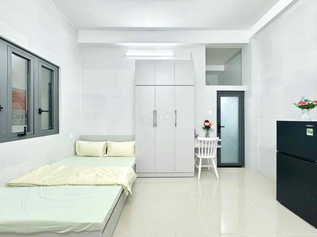 studio full interior - near the bow - semi-frequency