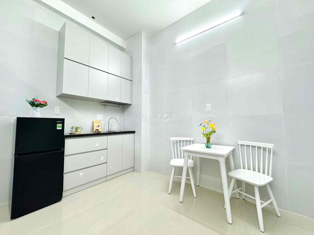 studio full interior - near the bow - semi-frequency