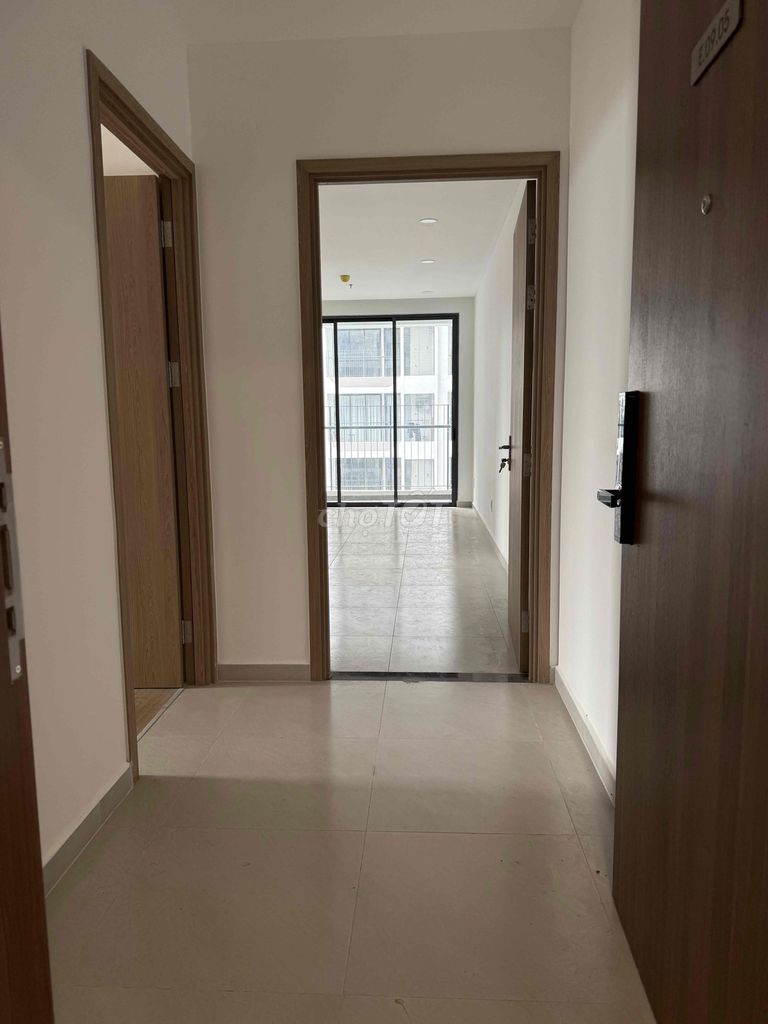 Rent a three-room room, three bathrooms with curtains, air conditioners, eight million hot machines.