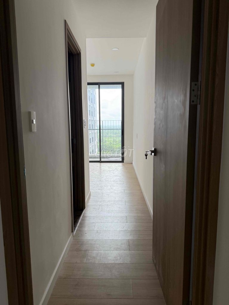 Rent a three-room room, three bathrooms with curtains, air conditioners, eight million hot machines.