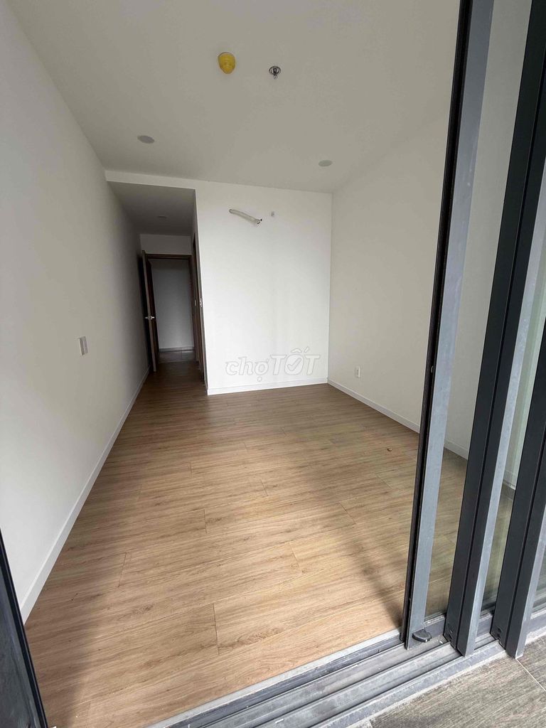 Rent a three-room room, three bathrooms with curtains, air conditioners, eight million hot machines.