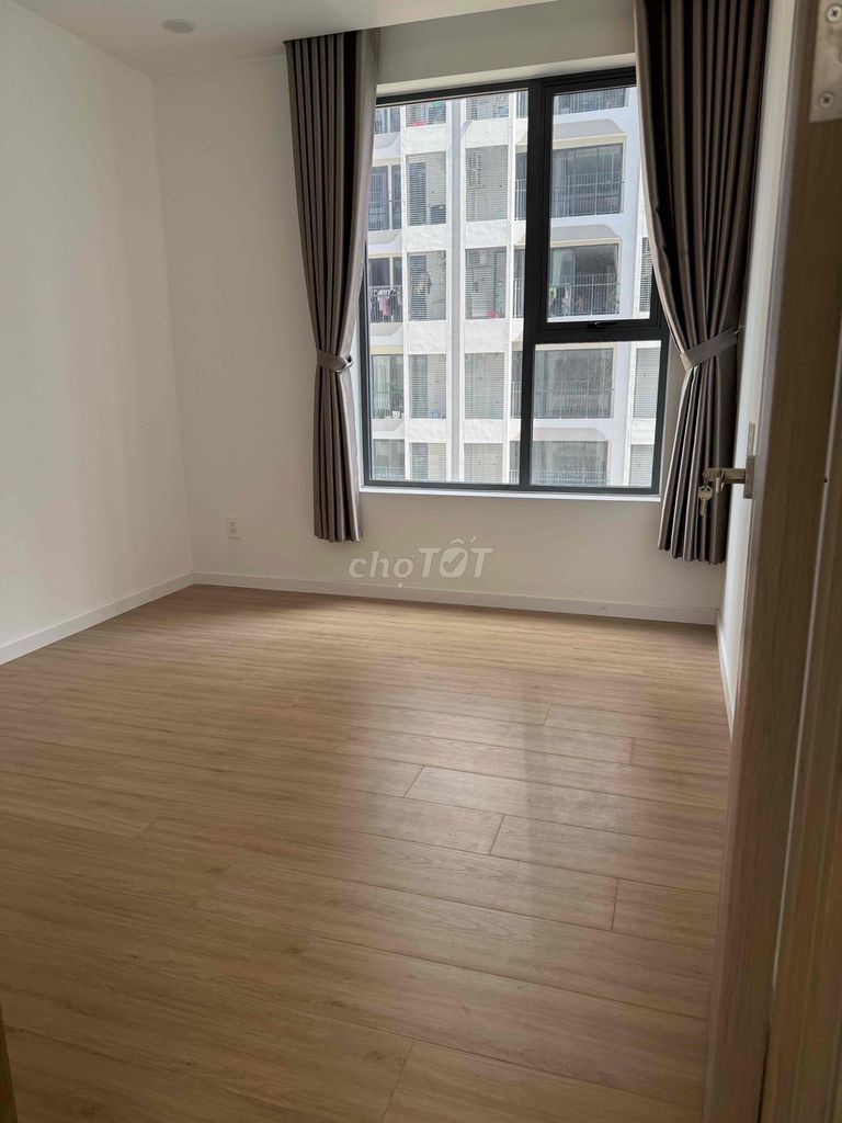 Rent a three-room room, three bathrooms with curtains, air conditioners, eight million hot machines.