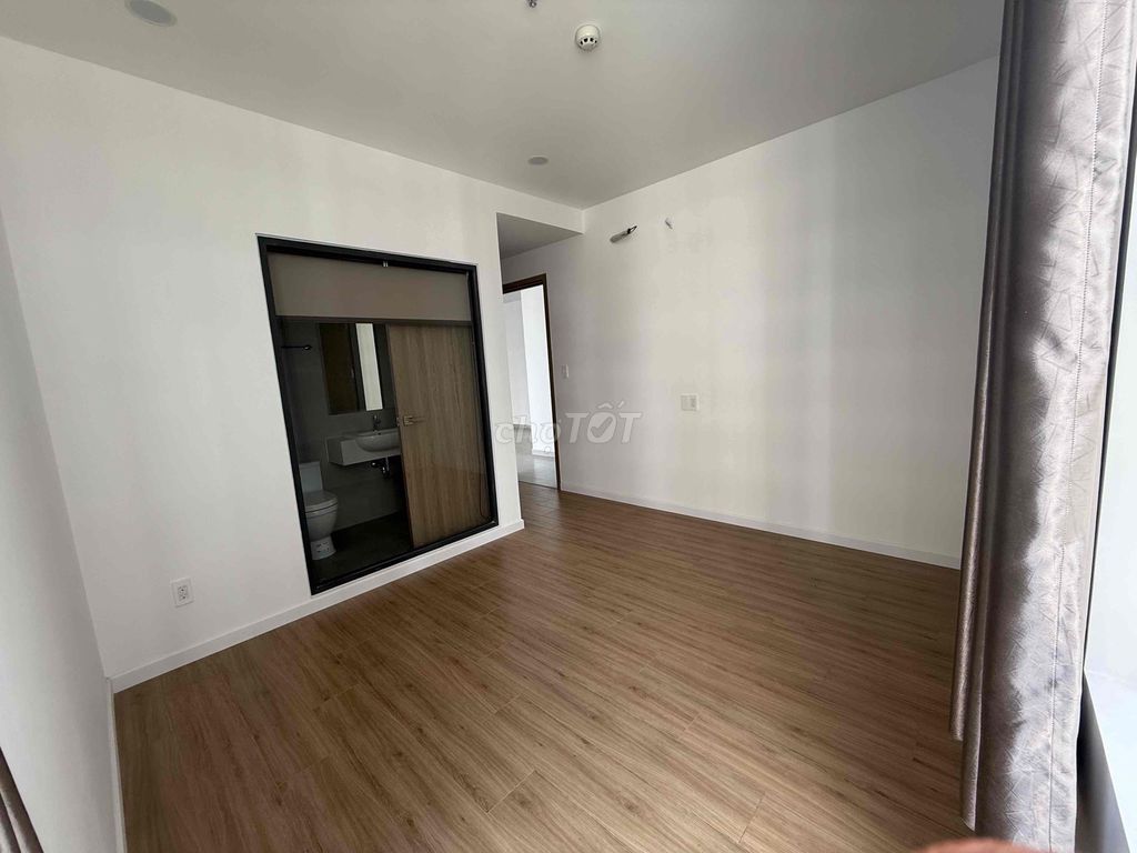 Rent a three-room room, three bathrooms with curtains, air conditioners, eight million hot machines.
