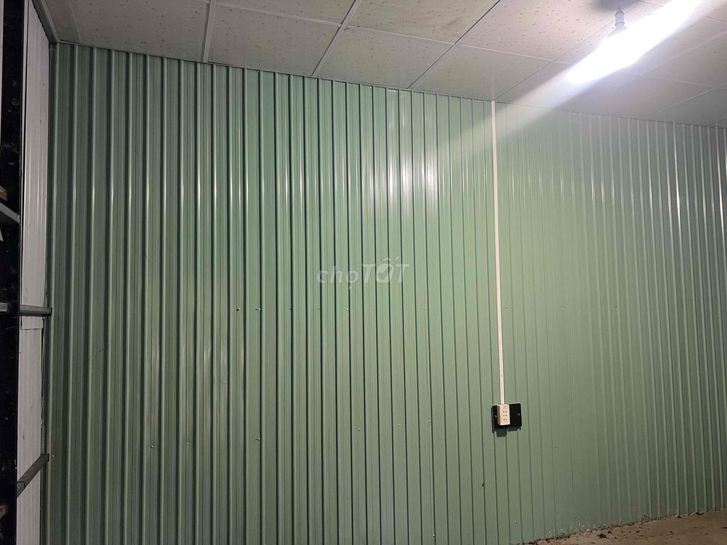 Cheap motel-- just 900 grand a month.