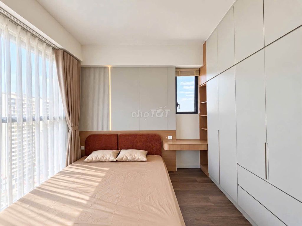 Victoria Village apartment-- three bedrooms, nice market price.