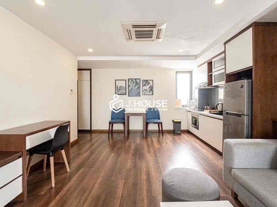 The apartment is a full bedroom with Gym County 1 balcony furniture.