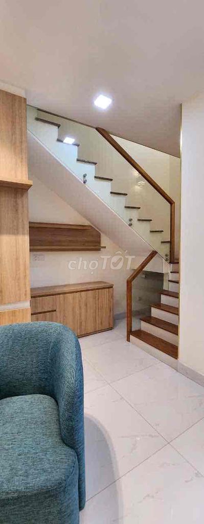 To rent Park Riverside ground two floors only 15 million.