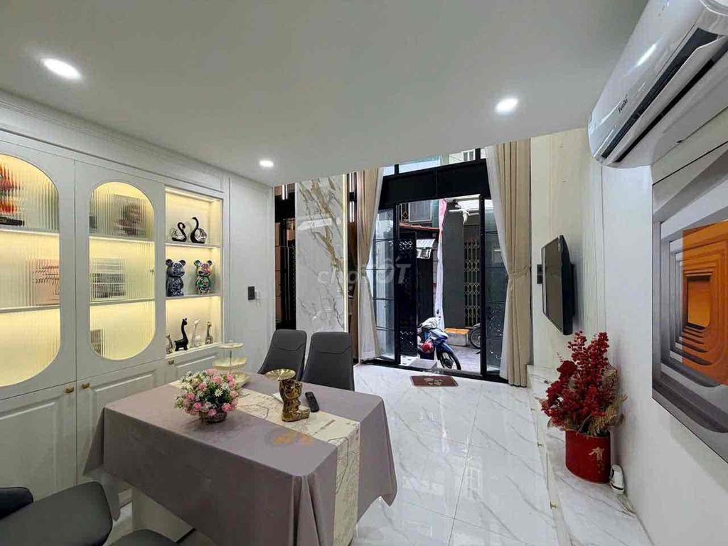 Rent the Originals 4 Bedrooms right over the Phú Nhuận Longgle.
