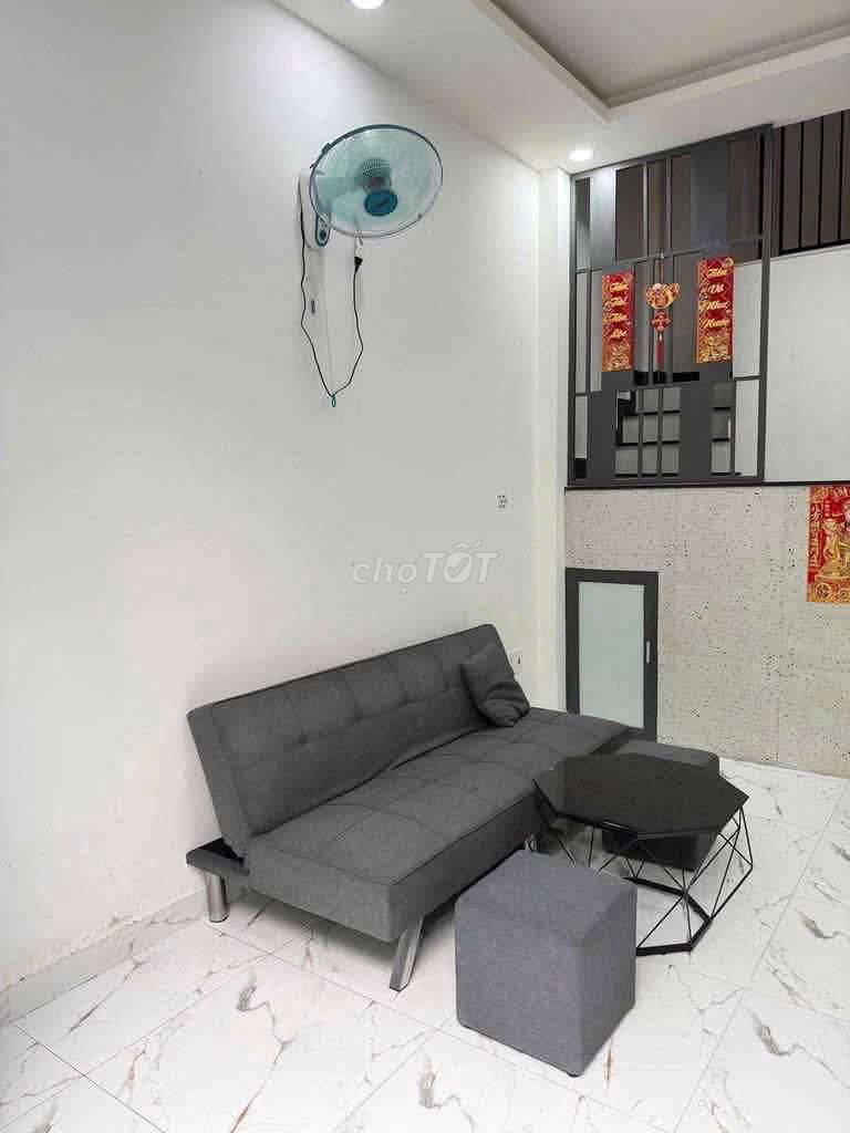 Rent a new house full of 7ths, a fortune. It's 11 trieu. area: 3.5 x8 meters