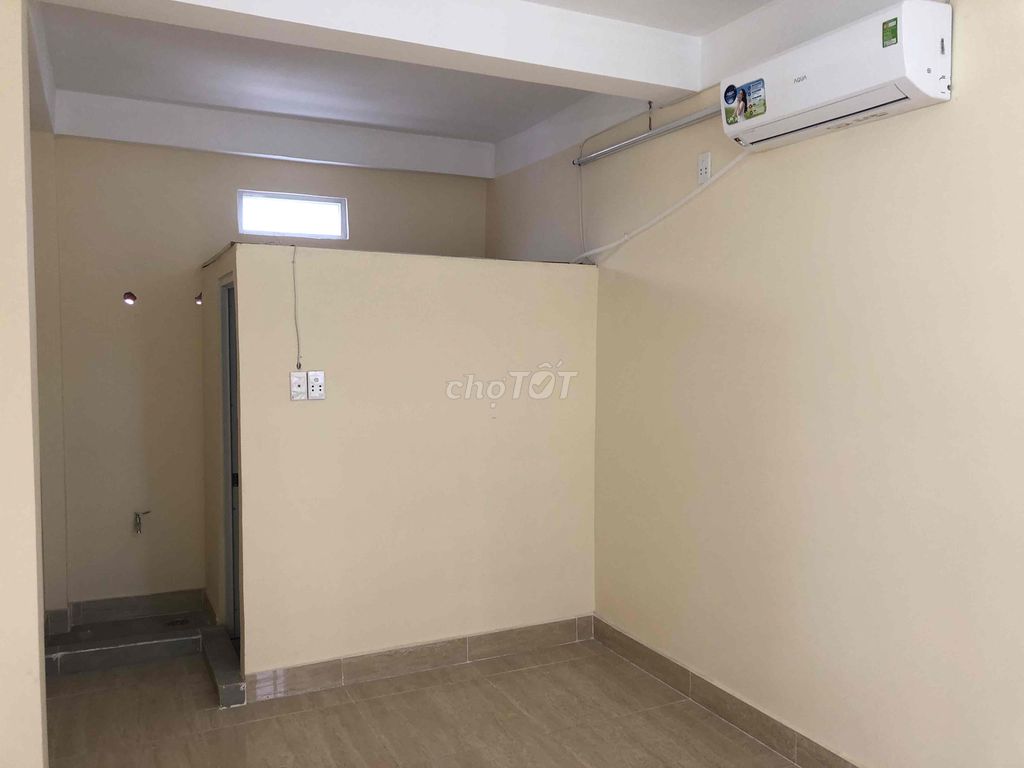 Rent a free time motel with elevators, private toilets, free carbs.