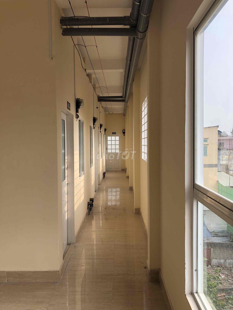 Rent a free time motel with elevators, private toilets, free carbs.