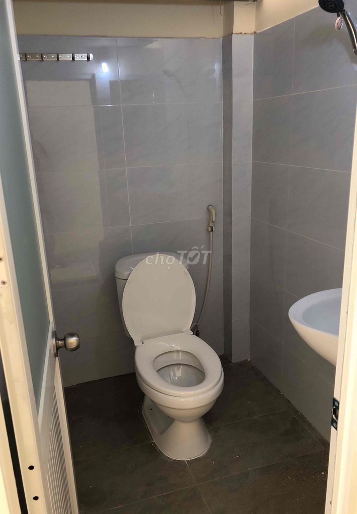 Rent a free time motel with elevators, private toilets, free carbs.