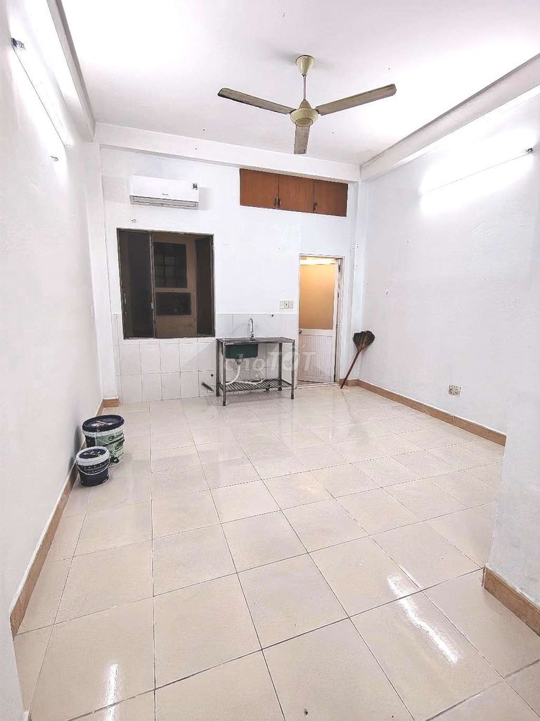 Room 32 m2 rents 2.5 million at 197/99 Thoại Ngọc Hầu