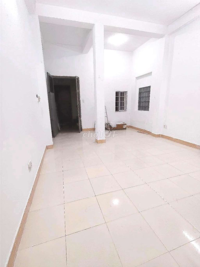 Room 32 m2 rents 2.5 million at 197/99 Thoại Ngọc Hầu