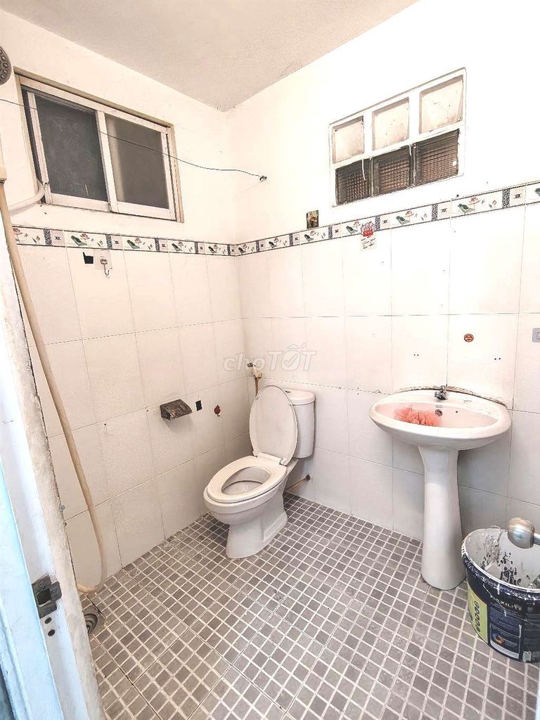 Room 32 m2 rents 2.5 million at 197/99 Thoại Ngọc Hầu
