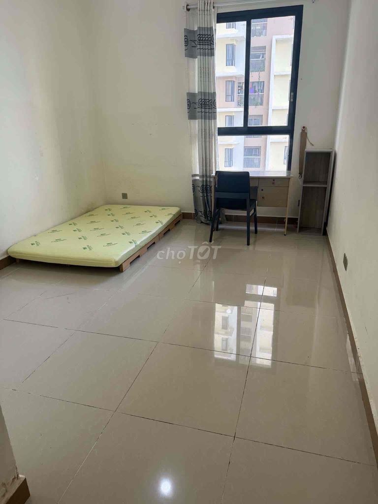 Rent a private bedroom in the German apartment of District 7