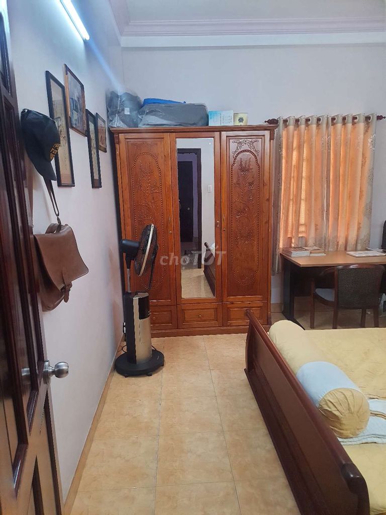 Rent room.