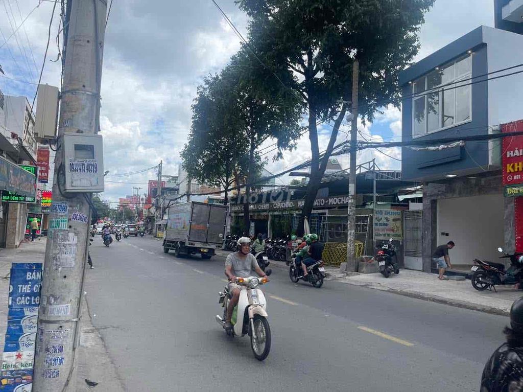 Rent a three-story business house on Thống Nhất Gò Vấp.