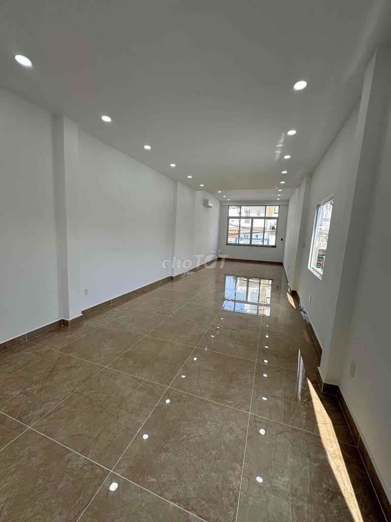 Rent a three-story business house on Thống Nhất Gò Vấp.