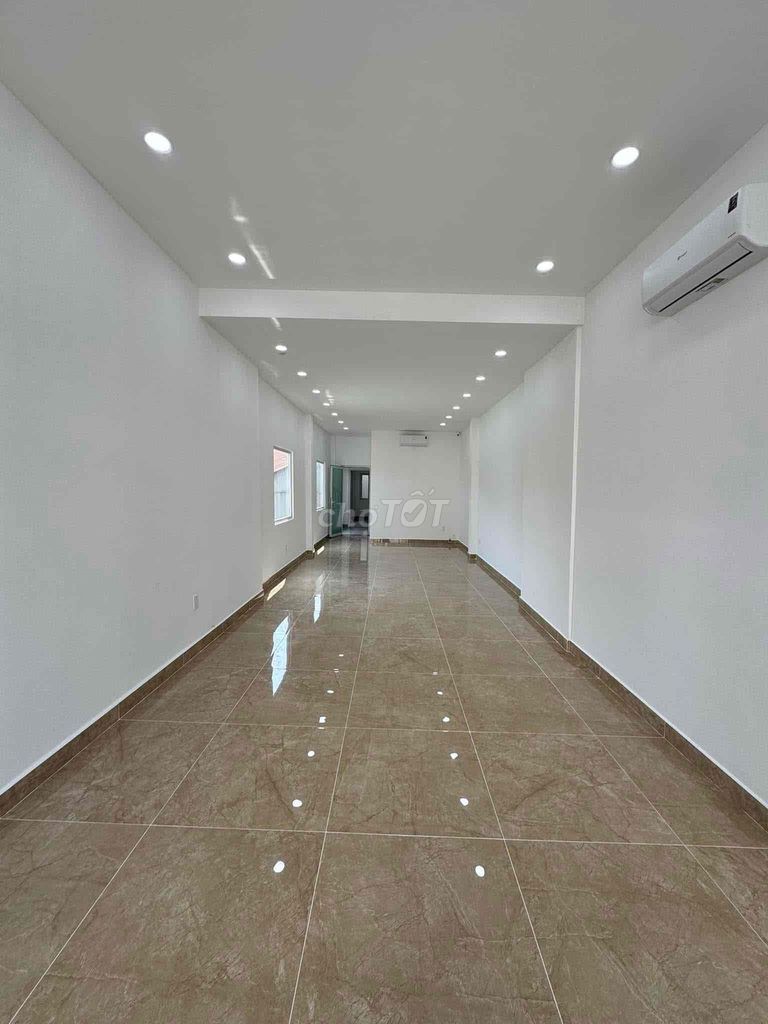 Rent a three-story business house on Thống Nhất Gò Vấp.