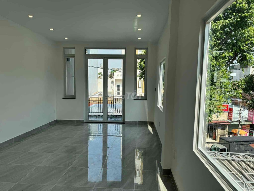 Rent a three-story business house on Thống Nhất Gò Vấp.