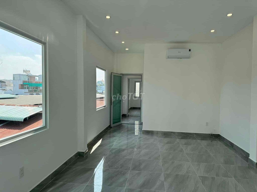 Rent a three-story business house on Thống Nhất Gò Vấp.