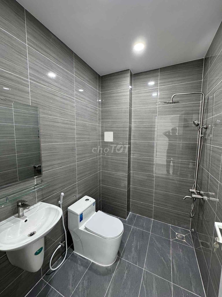 Rent a three-story business house on Thống Nhất Gò Vấp.