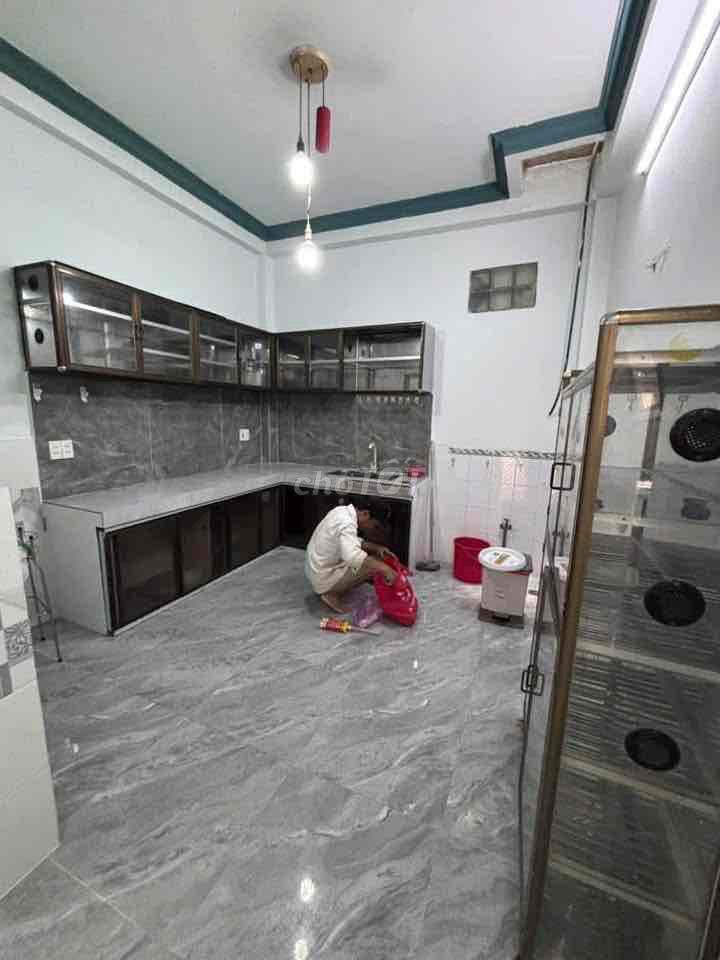 four bedrooms, truck alley.