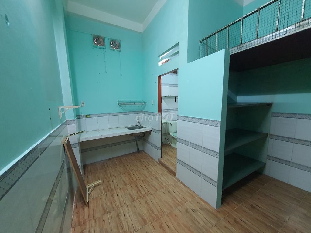 Hotel at Nguyễn Văn Quá