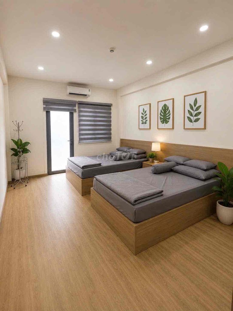 High-end boardinghouse