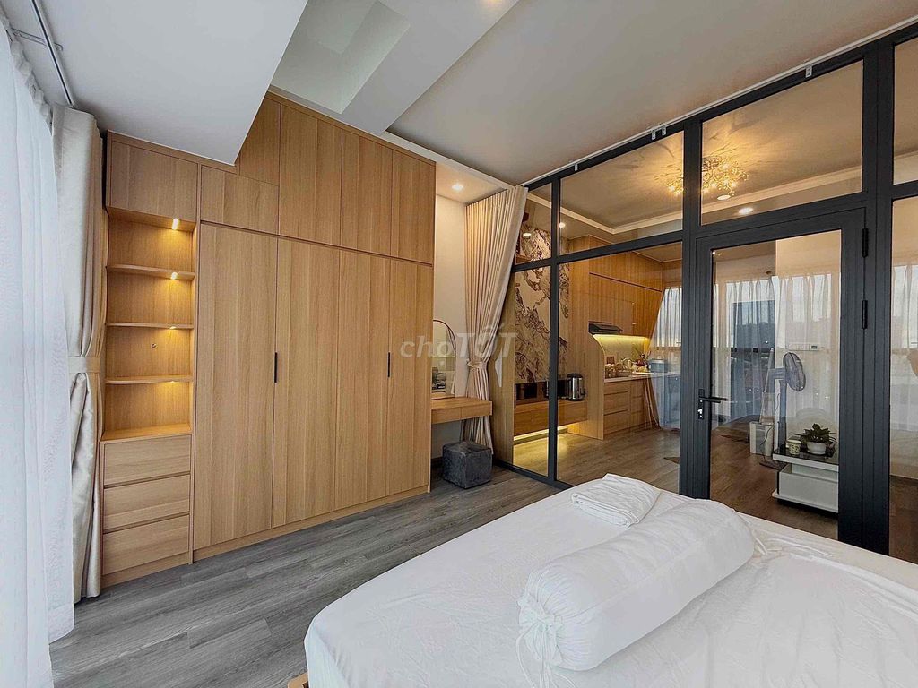 has a full The Sun Avenue interior available