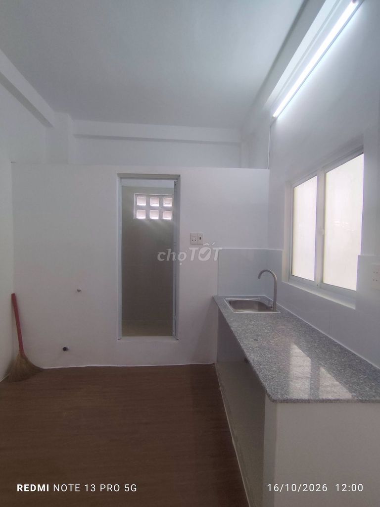 Rent Nguyễn Duy Dương District 5 (near pink school)