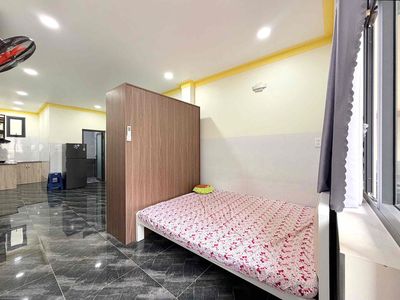 Rent the Royal Park Guardian 40 meters of furniture right here at the University of District 10