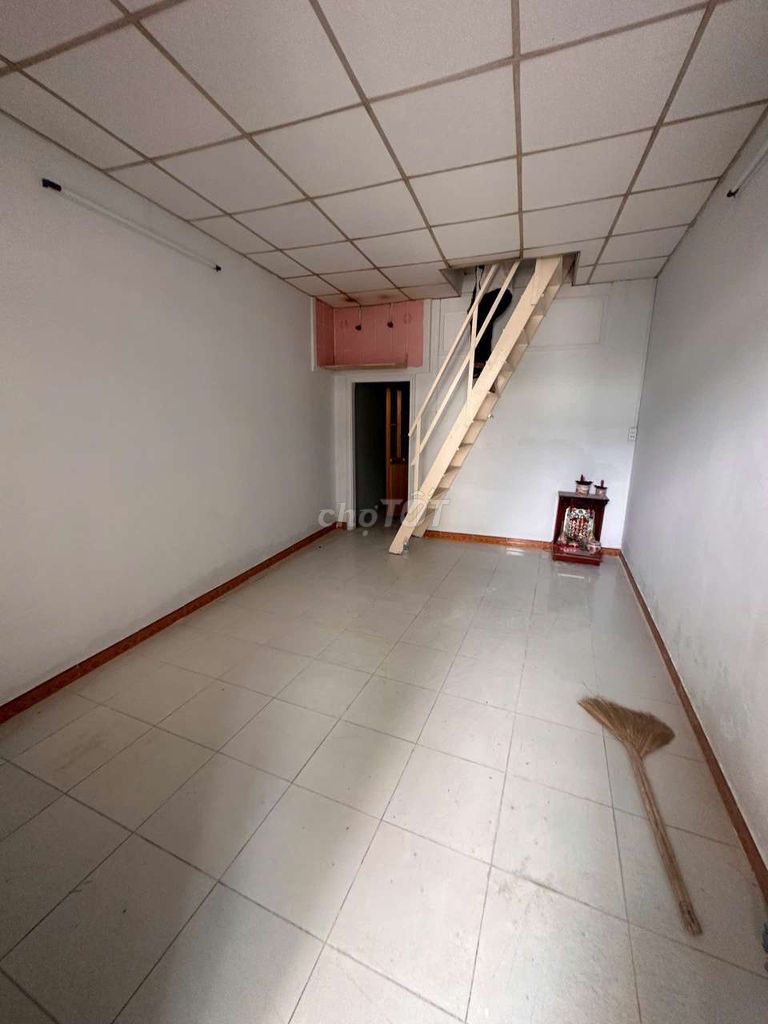 3 rooms 3/5 X 30 M Nguyễn Văn Luông
