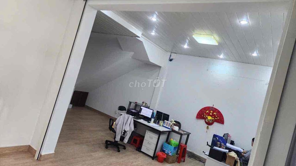 Rent house 2 .3 . . . Hồ Văn Huê Phú Nhuận 7 x 15 m 3 house 60 million