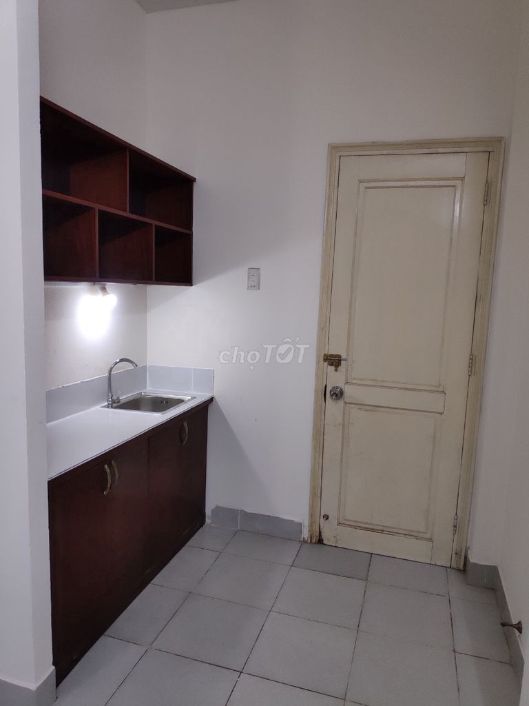 Rent with an old balcony 24 meters P. New Mountain.