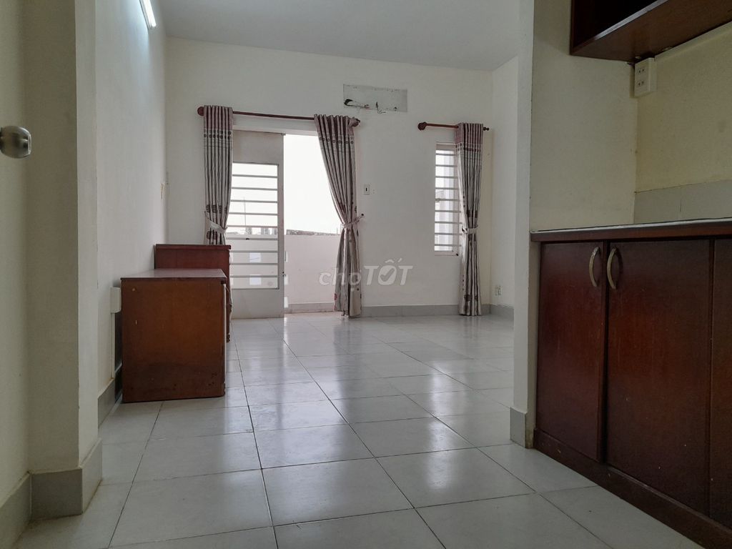 Rent with an old balcony 24 meters P. New Mountain.
