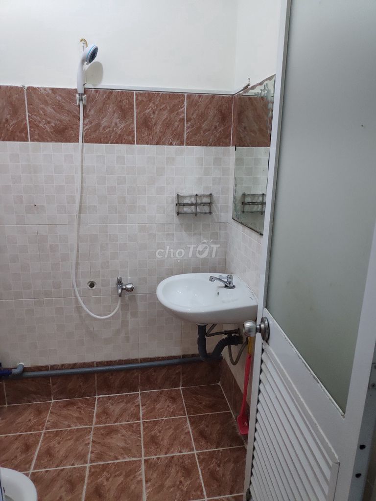 Rent with an old balcony 24 meters P. New Mountain.