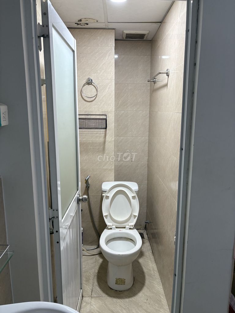 I'm moving in, so I need to get back to my room.