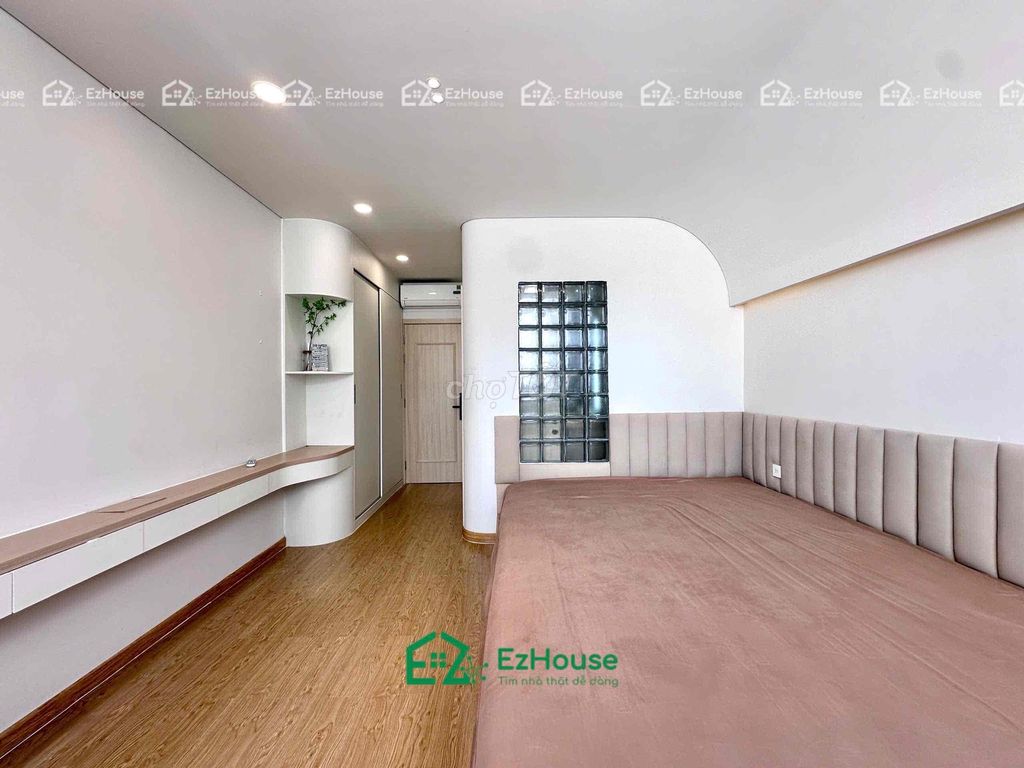 The balcony studio separates the kitchen right from the cross.
