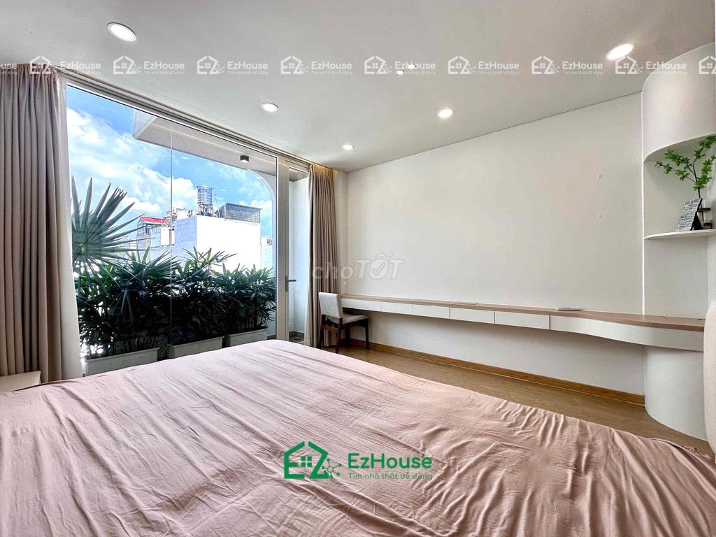 The balcony studio separates the kitchen right from the cross.
