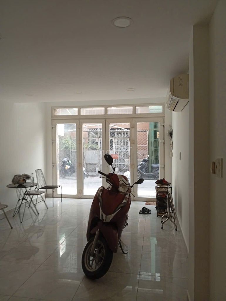 Rent a nice new house. There's interior.