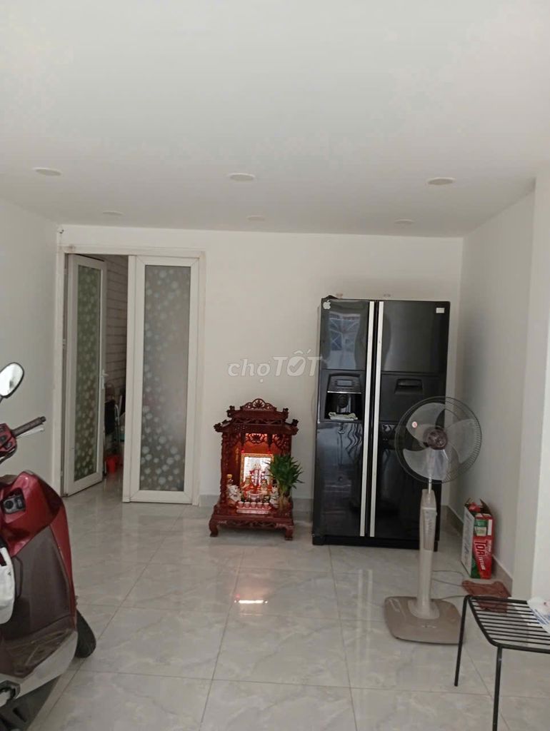 Rent a nice new house. There's interior.