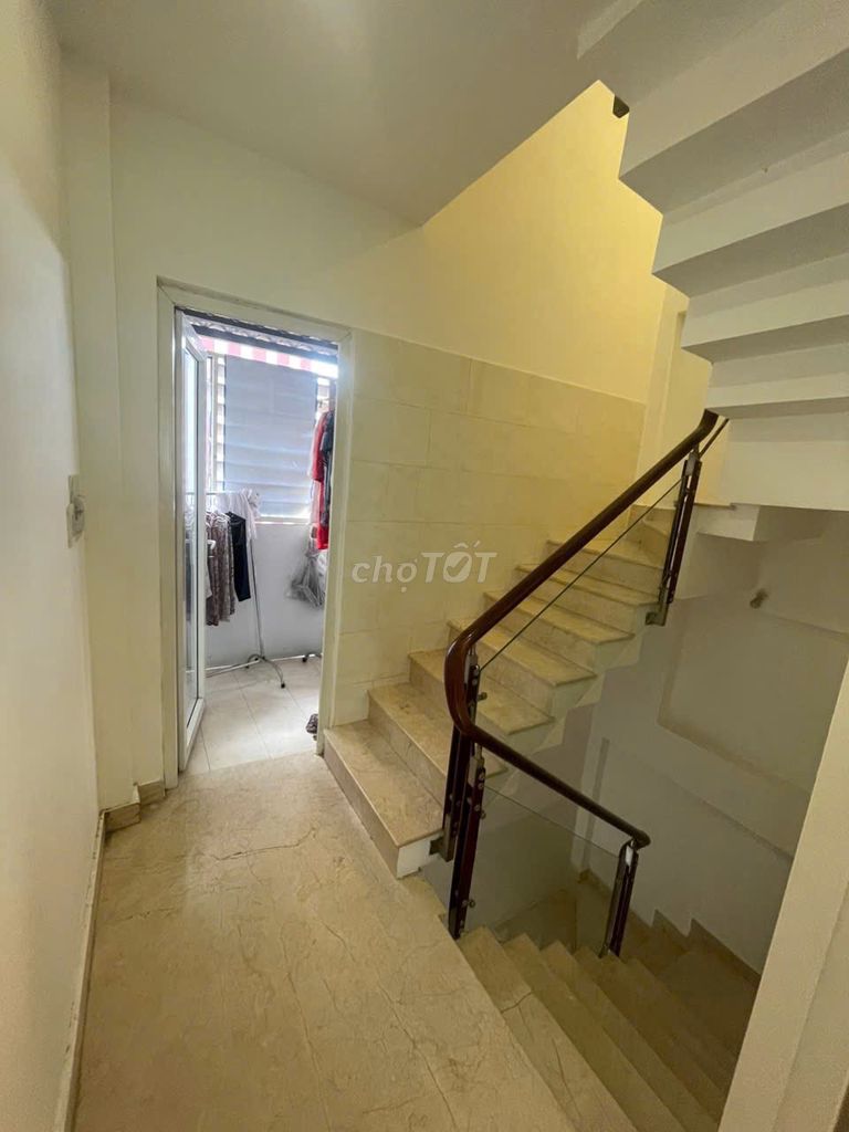 Rent a nice new house. There's interior.