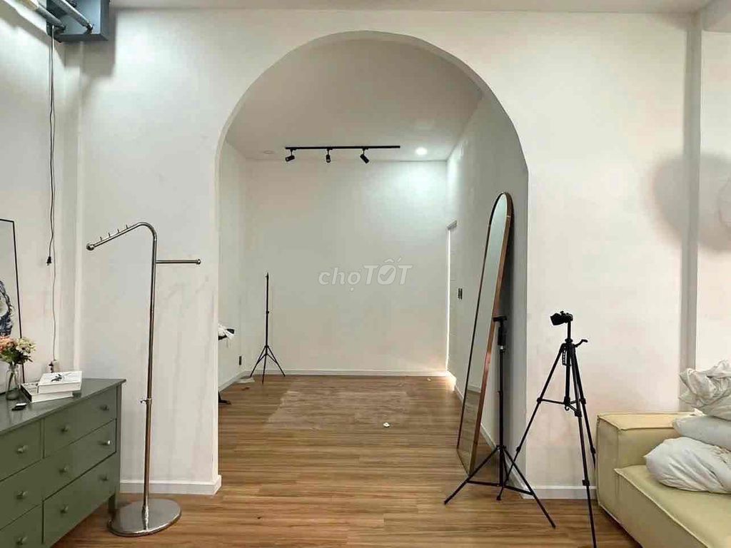 Rent two bedrooms suitable for business onl Nguyễn Gia Trí.