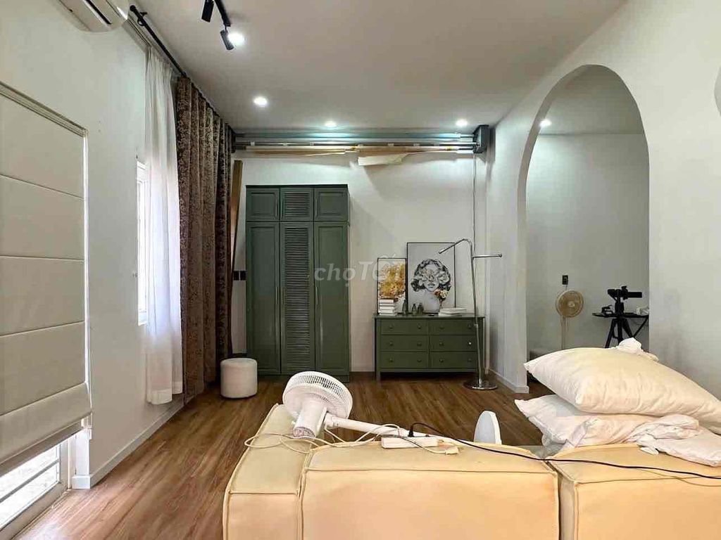 Rent two bedrooms suitable for business onl Nguyễn Gia Trí.
