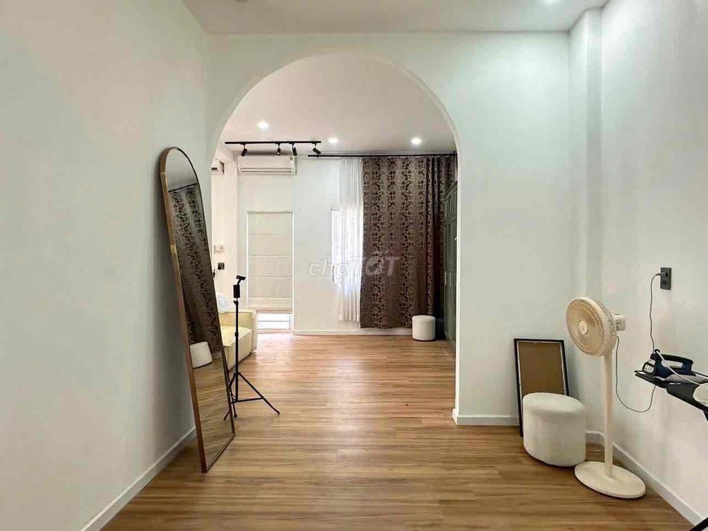 Rent two bedrooms suitable for business onl Nguyễn Gia Trí.