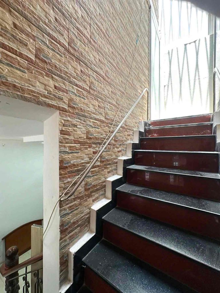Rent two bedrooms suitable for business onl Nguyễn Gia Trí.